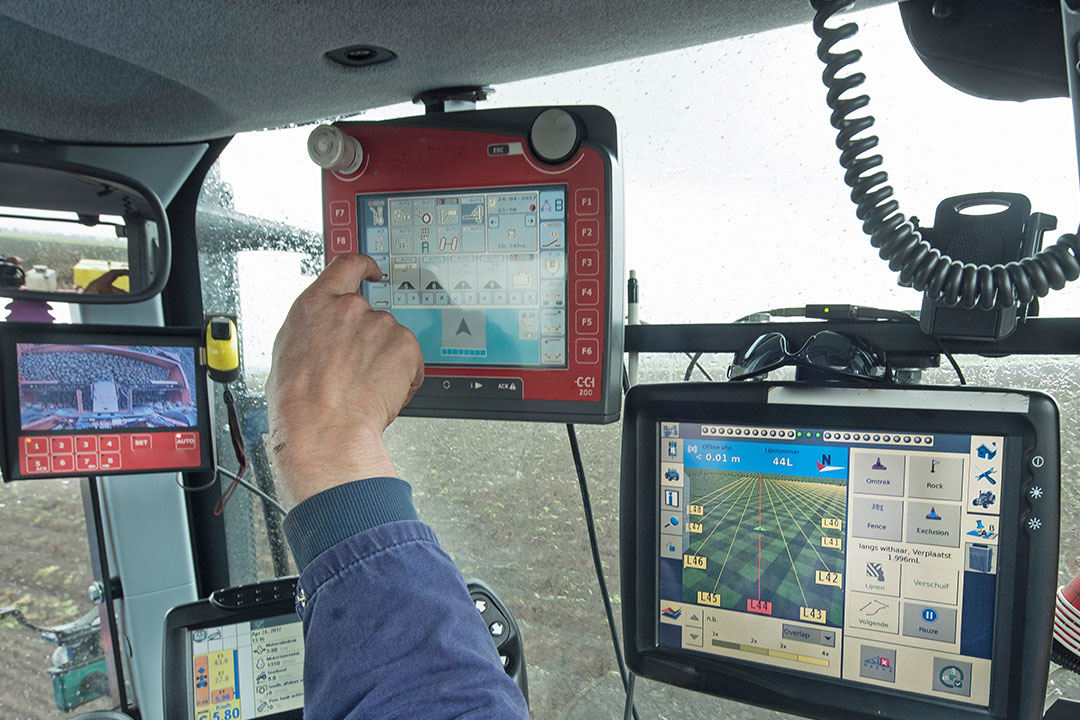 3 Best Agricultural GPS Guidance Systems Trakkit GPS