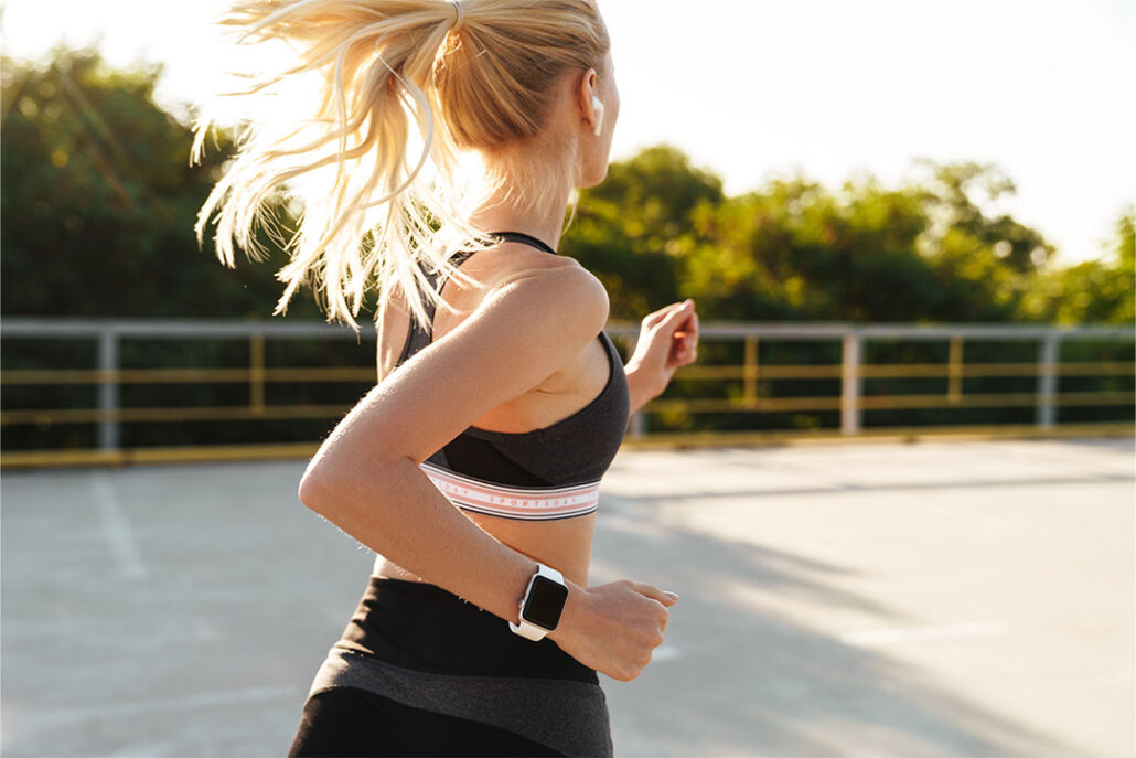 woman running with a gps smartwatch